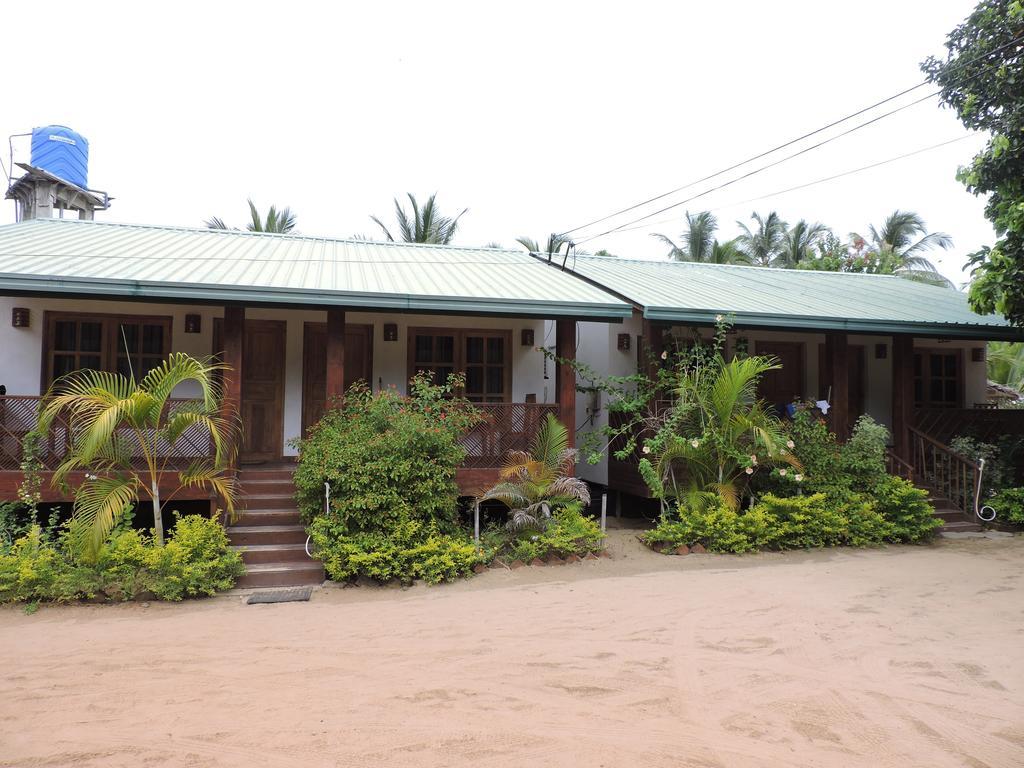 Coco Bay - Arugam Bay Hotel Buitenkant foto